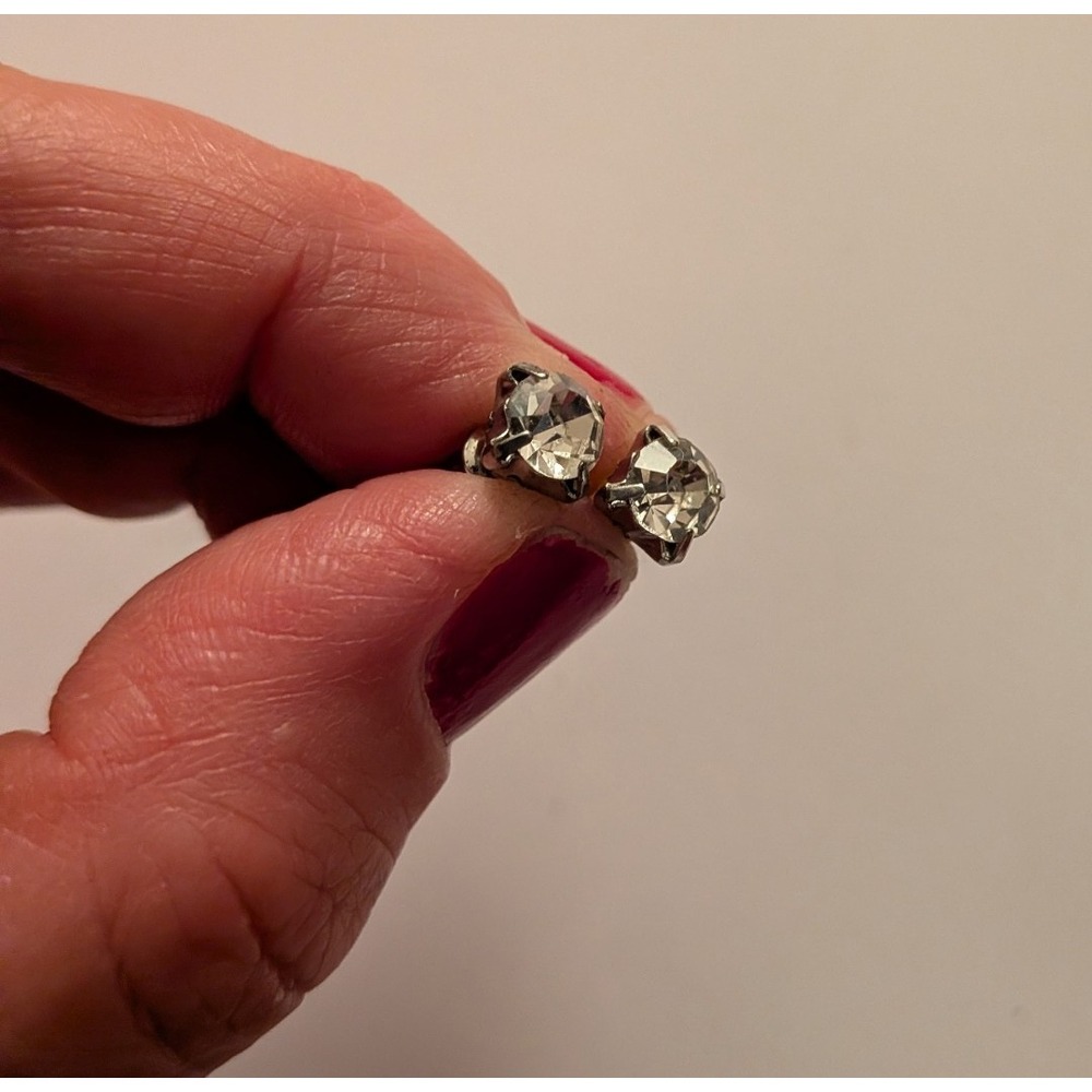 Vintage Silver Tone Clear Crystal Round Solitaire Stud Earrings Gunmetal‎ Finish